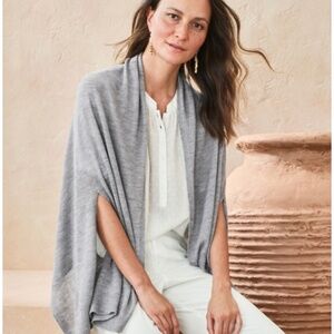 Garnet Hill lightweight cashmere travel wrap in oatmeal cream (OS)